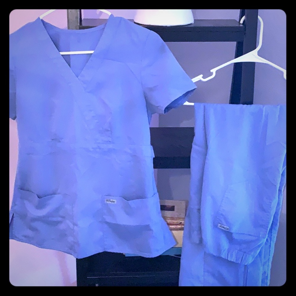 Small scrub set